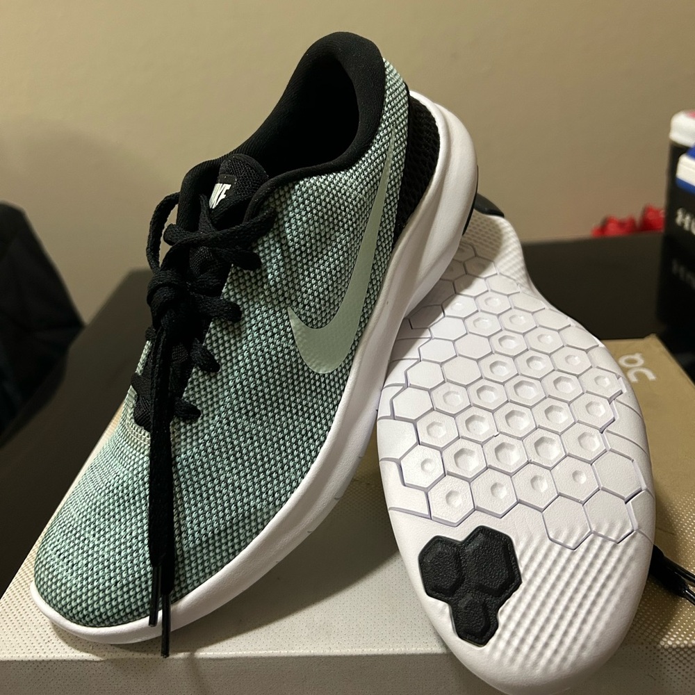 Women's Nike Flex Experience RN7 Athletic Running Shoe Size 7.5 New NO BOX